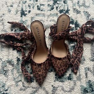 Gianni Bini Henzlee Chiffon wrap-up dress pumps